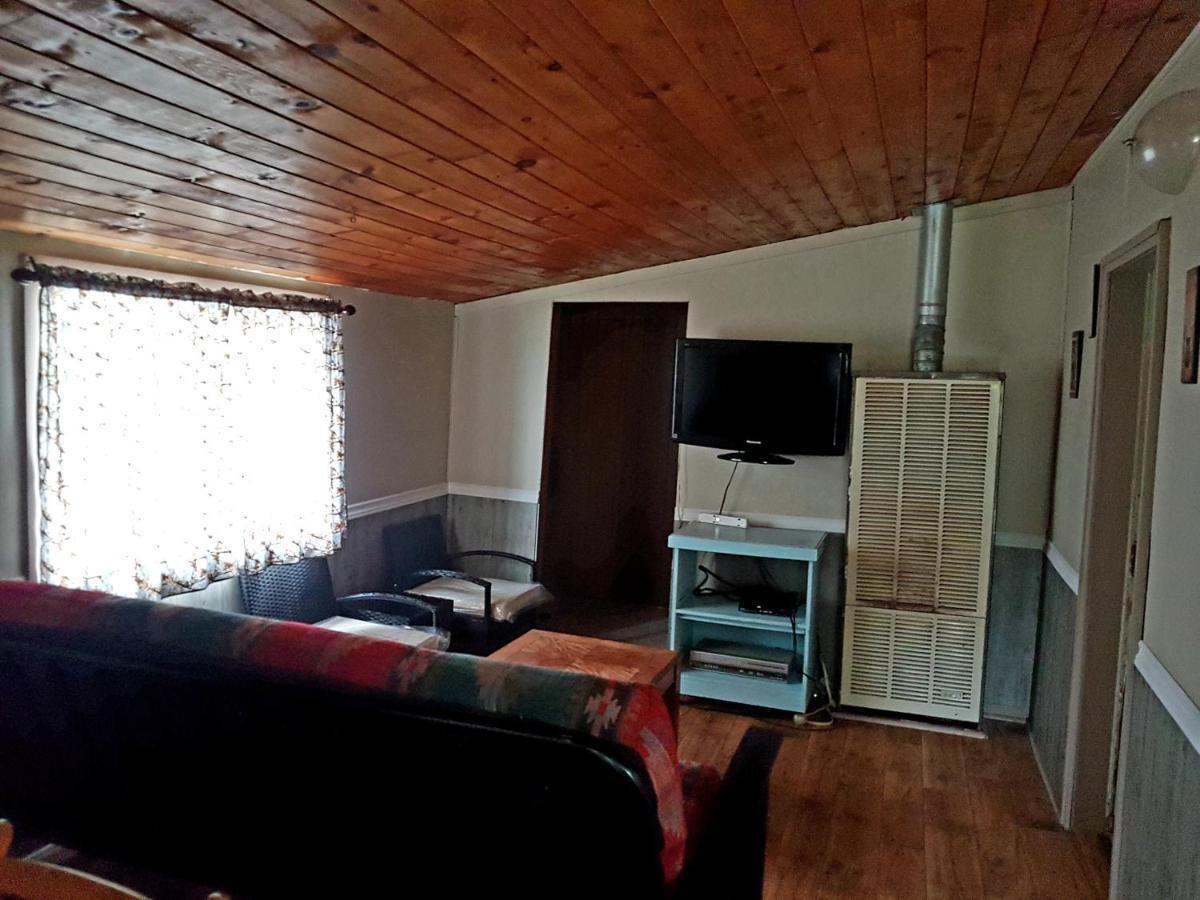 Marble Lake Lodge Cloyne Экстерьер фото