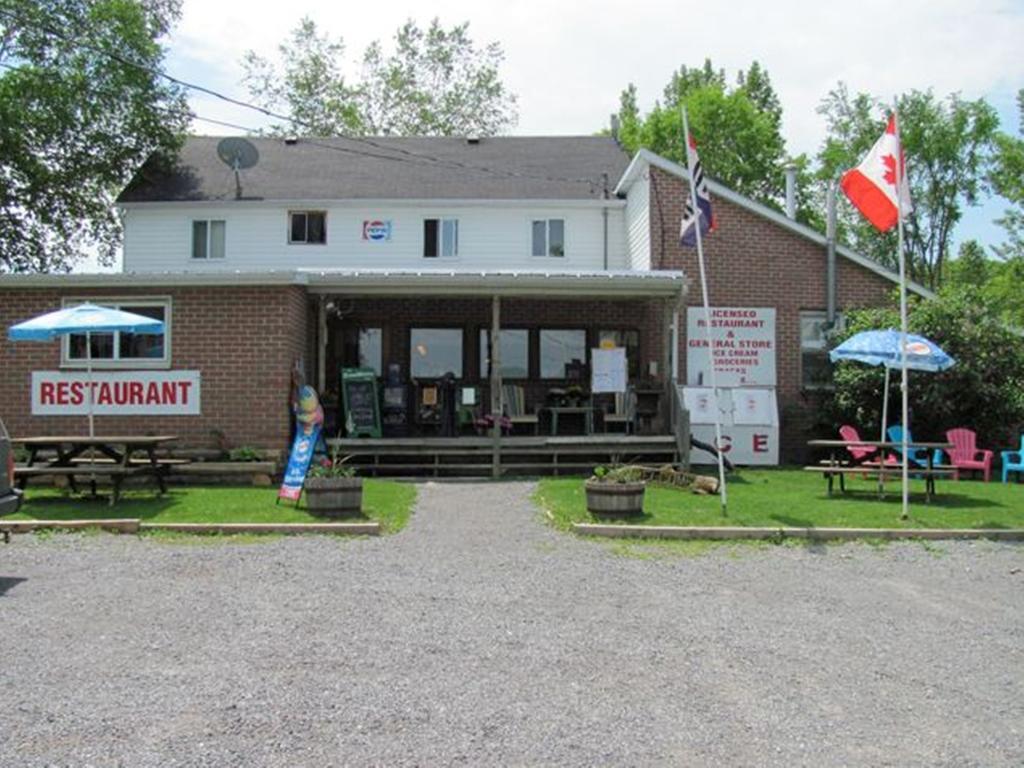 Marble Lake Lodge Cloyne Экстерьер фото