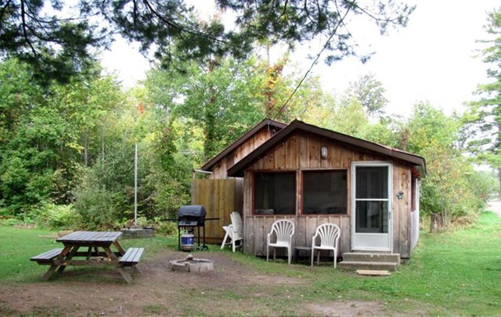 Marble Lake Lodge Cloyne Экстерьер фото